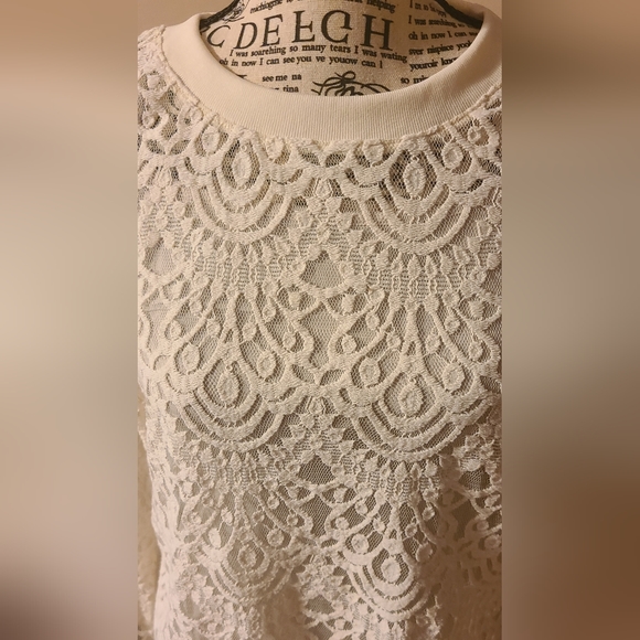 NWOT! Banana Republic Lace Ivory Blouse Size M - Picture 3 of 4